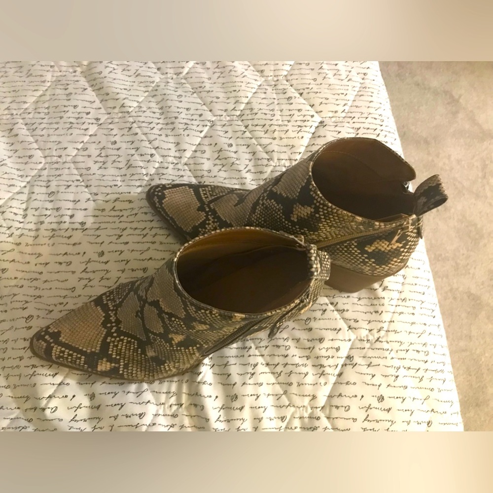 Universal Thread size 12 booties